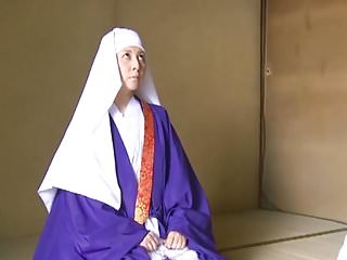 Japon Tarikat Lideri Kadın Üyelerle Sİkişiyor