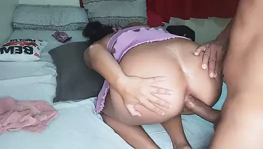 casadinha do cu rosadinho ficou aberta com ajuda do amigo dairesi, rosadinho şehrinin misafirlerinin ağırlıyor.