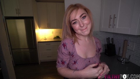 Üniversiteye gitmeden önce ateşli Üvey kız kardeşimi beceriyor