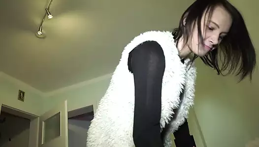 nyla war einkaufen und wurde direkt vom alten sack bestraft