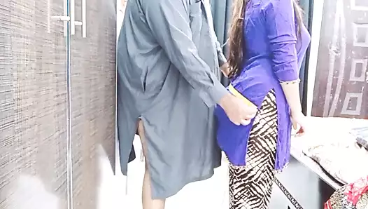 Ateşli Hintli Ev Hanımı İlk Kez Götten Çok Sert Sikiliyor 