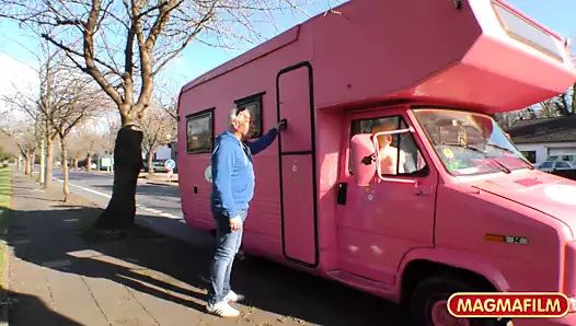 büyük memeli sarışın yavru fena muff yaladı ve dövülerek