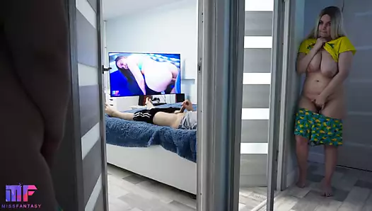 Küçük Üvey Kızım Sapık Bir Röntgenci