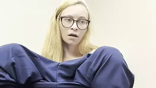 yaramaz hemşire amcık oyun azgın ateşli sarışın milf