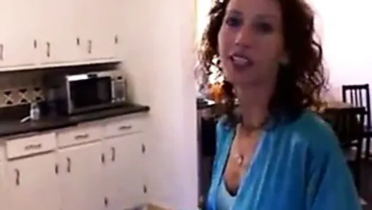 ateşli amatör evli kadın yeni bir deneyim deniyor.f70