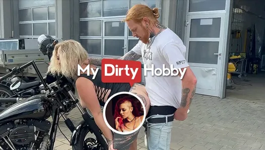 mydirtyhobby - büyük memeli sarışın halka açık yerlerde yutar