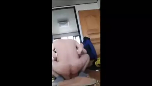 olgun Asyalı karısı aydıyor