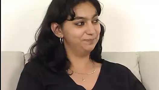 junge tuerkin bekommt riesen dildo içinde die muschi gesteckt