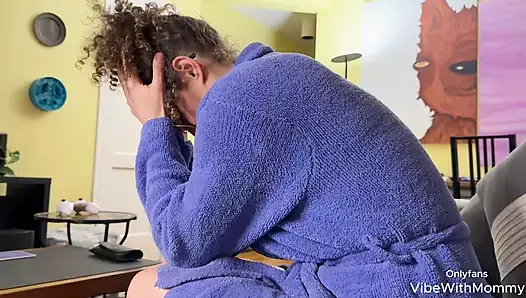 Azgın üvey annem başladığı şeyi bitirmek zorunda