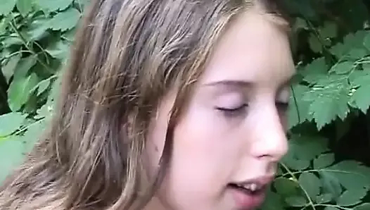 amatör Alman genç kırlangıçlar saldırı sonra açık havada sikiş