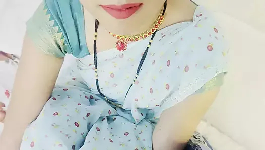 sauteli anne se gandi baat veya chudai üvey oğlu genç üvey anne tarafından yaramaz konuşmak ve sikişmeye hazır