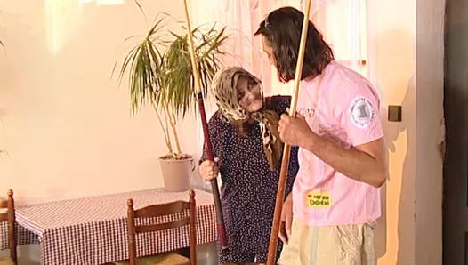 bu büyükanneye dikkat et! eğer sana fena gelirse, seni sikişir