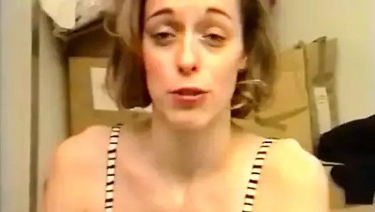 julia için küçük çete patlaması, 24 yaşında, ayakkabı satıcısı