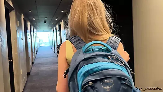 üvey anne ve üvey oğlu bir otelde aynı yatağı paylaşıyor