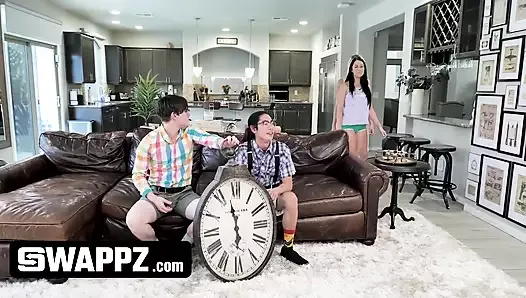 Swappz - ateşli Üvey Kardeşler Alex Kömür ve Kenna James Asosyal Üvey Kardeşlerini Sikiyor