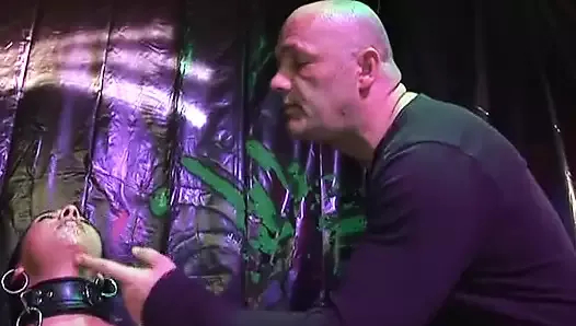 Şaşırtıcı Alman yavru BDSM eylem gangbanged