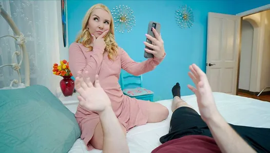 Sapık Anne - Çarpıcı Sarışın Üvey Anne Aaliyah Aşk Üvey Oğluyla yaramaz Videolar Yapmaktan Hoşlanıyor