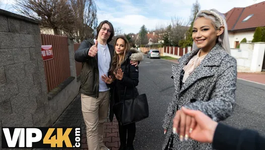 SWAP4K. Bir Barbekü partisi bekliyordu, büyük memeli güzelliğiyle ateşli seks yaşadı ve erkek arkadaşını aldattı