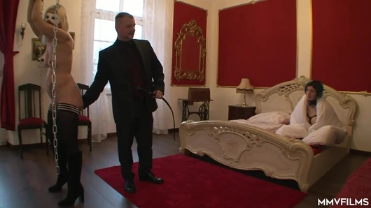 Köleler zincirlerle cezalandırılıyor