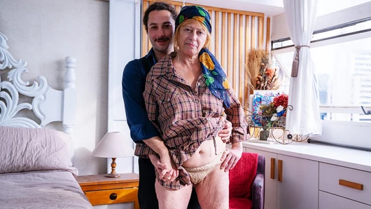 çirkin bir büyükanne ile ilk anal seks