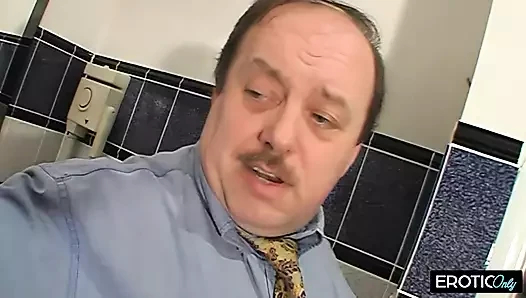 Amca yeğenini sikerken izliyor