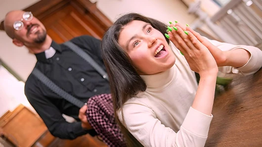 Yapma Peder, Ben Hâlâ Bakireyim! Ama Götüm Müsait :)