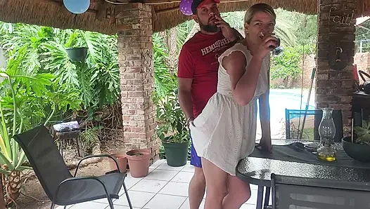 Verandada Komşu Karısını becermek Bizi Kolayca Görebiliyordu