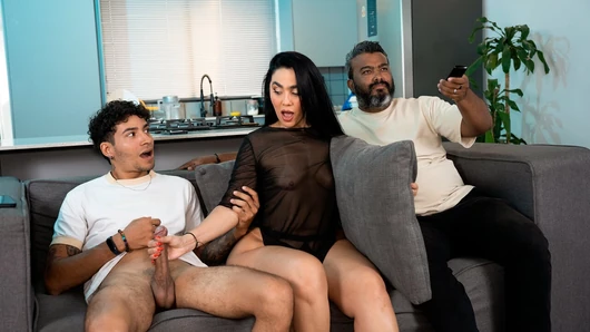 Koca götlü üvey anne, kocasının ona vermeyeceği üvey oğlundan hoşlanıyor - Thiago Lopez & Sarah Black