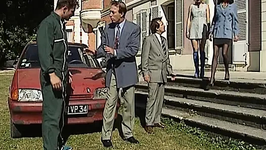 Birinci sınıf Alman orospular ateşli anal üçlü seks yapıyor