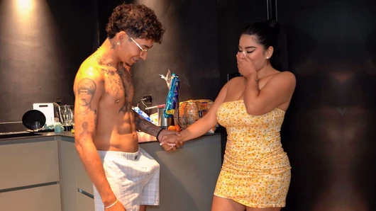 Hizmetçi, patronunun oğlunun zam almasına yardımcı olmak için özel muamele görüyor - Thiago Lopez ve Issane