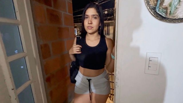 Spor Çıkışı Kocasını Benim Evimde Bekleyen Komşumu Siktim