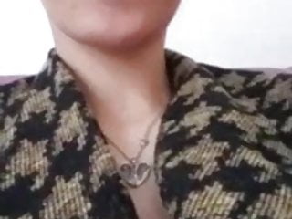 Paltolu Kadın Tamamen Soyunuyor - Seksi Çıplak Dans