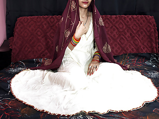 chachi bhatije ke bde lund se chudne ke liye pati hile kiya