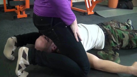 Femdom Bayanlar köle boğmak