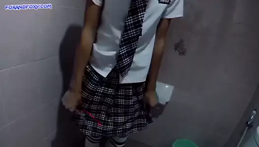 Halk Tuvaletinde Uzaktan Kumandalı Vibratörle Fışkırtıyor