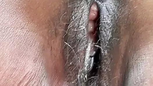 dağınık tüylü amcık, çişimi çok kötü geçmek zorunda kaldım! olgun Latin