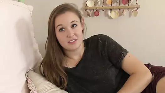 büyük göğüslü sarışın milf kızıl saçlı tarts klitorisini uyarır