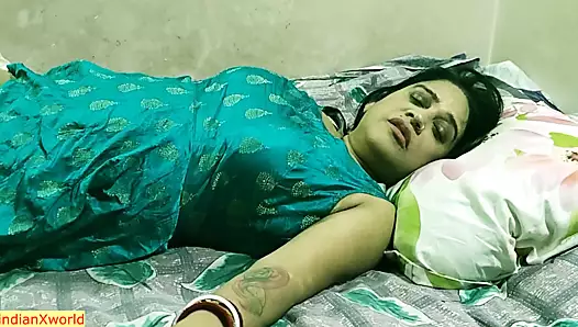 Yengem Yarrağımı Islak Amcığına İttiriyor