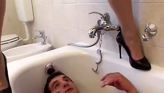 kardeşine hakaret eden ve hakim olan kız kardeşi ile italyan amatör