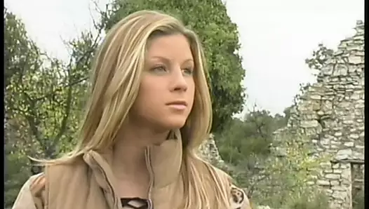 çarpıcı iyi şekilli sarışın genç kırlangıçlar atma ve fena onu amcık delinmiş