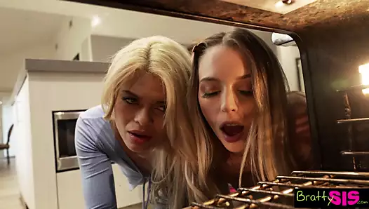 üvey kardeşim diyor ki, ben'gelip ikinizi de jack havlumla sikeceğim