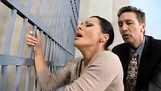 Mahkum Kocasını Ziyarete Gelmişti Fazladan Görüş İçin Müdüre Siktirdi