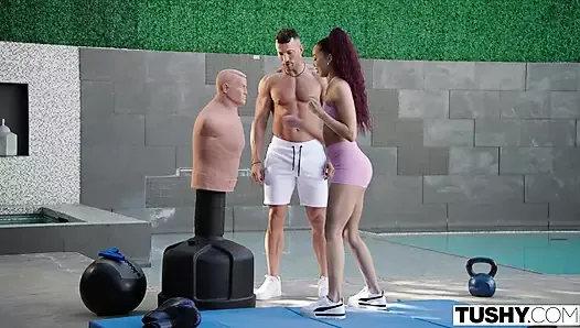 kalça minyon anal-kraliçe alexis antrenörü için aç