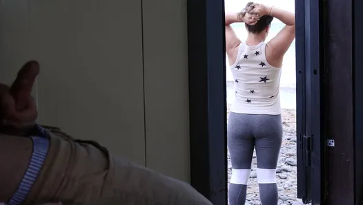 bir yabancı bir teşhirci gördü ve külotuyla ona saldırmasına yardım etti - xsanyany