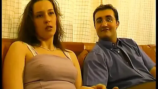 lyon'dan büyük memeli genç esmer derin boğaz ve sert sikişmeyi seviyor