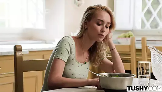 kalça reform kötü kız kelly iyi olmaktan sıkılıyor