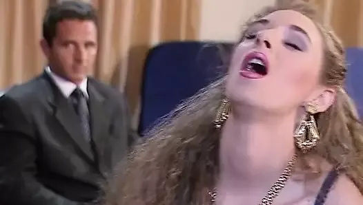 üç seksi Alman kaşar, sıkı delikleriyle iki yüklü yarraku memnun ediyor