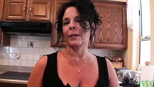 Uslanmaz MİLF ve azgın üvey torunu