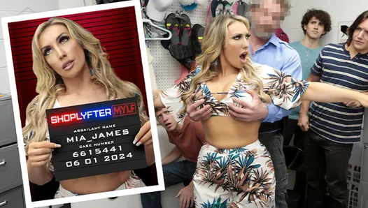 yaramaz lp subayı, üvey oğlu ve arkadaşlarının önünde ateşli bir milf üzerinde derin bir boşluk araması yapar