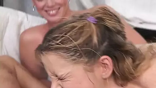 seksi genç fena ona sıkı delikler çarptım tarafından bir adam ve kırlangıçlar atma süre bir milf mastürbasyon yapmak ile oyuncaklar